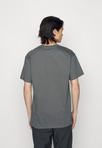 Carhartt WIP CHASE - T-shirt básica - thyme/gold