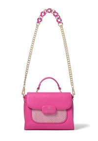 Roze handtas met een gemarmerd chevronpatroon op de voorzak, gouden kettingband en een bovenhandvat. Gemaakt van soepel leer.