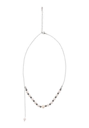 Zilveren ketting met een afgewisselde rij grijze kralen en een centrale crème-kleurige kraal. Verstelbare lengte met een slot in de vorm van een kreeft.