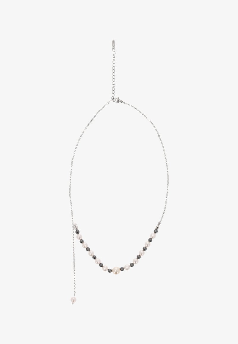 Zilveren ketting met een afgewisselde rij grijze kralen en een centrale crème-kleurige kraal. Verstelbare lengte met een slot in de vorm van een kreeft.