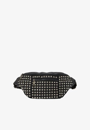 Marsupio nero realizzato in materiale testurizzato, con borchie argento sul davanti, doppie cerniere e una tracolla regolabile.