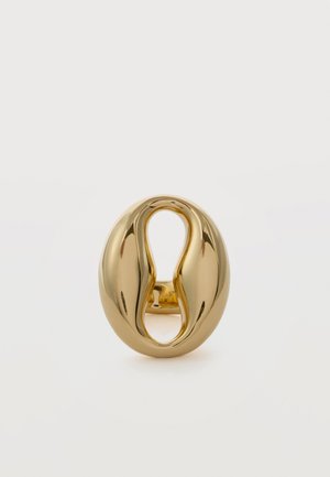 Inel oval lucios, cu nuanță aurie, având un centru gol în formă de lacrimă alungită, pe un fundal alb simplu.