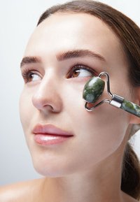 Brushworks BRUSHWORKS HD JADE ROLLER - Ansiktsvård - tillbehör - green