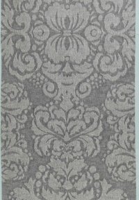 Tissu gris à motifs présentant un motif damassé avec des motifs tourbillonnants complexes et des accents floraux. Texture douce, avec un éclat subtil.