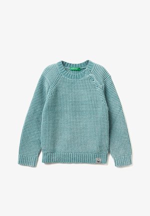 Pull en tricot bleu clair pour enfant avec des manches longues, un col rond, trois boutons près de l'épaule, et des poignets et un ourlet côtelés.