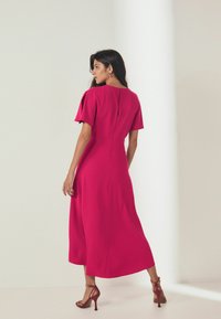 Next SHORT SLEEVE RUCHED-REGULAR FIT - Vardagsklänning - pink