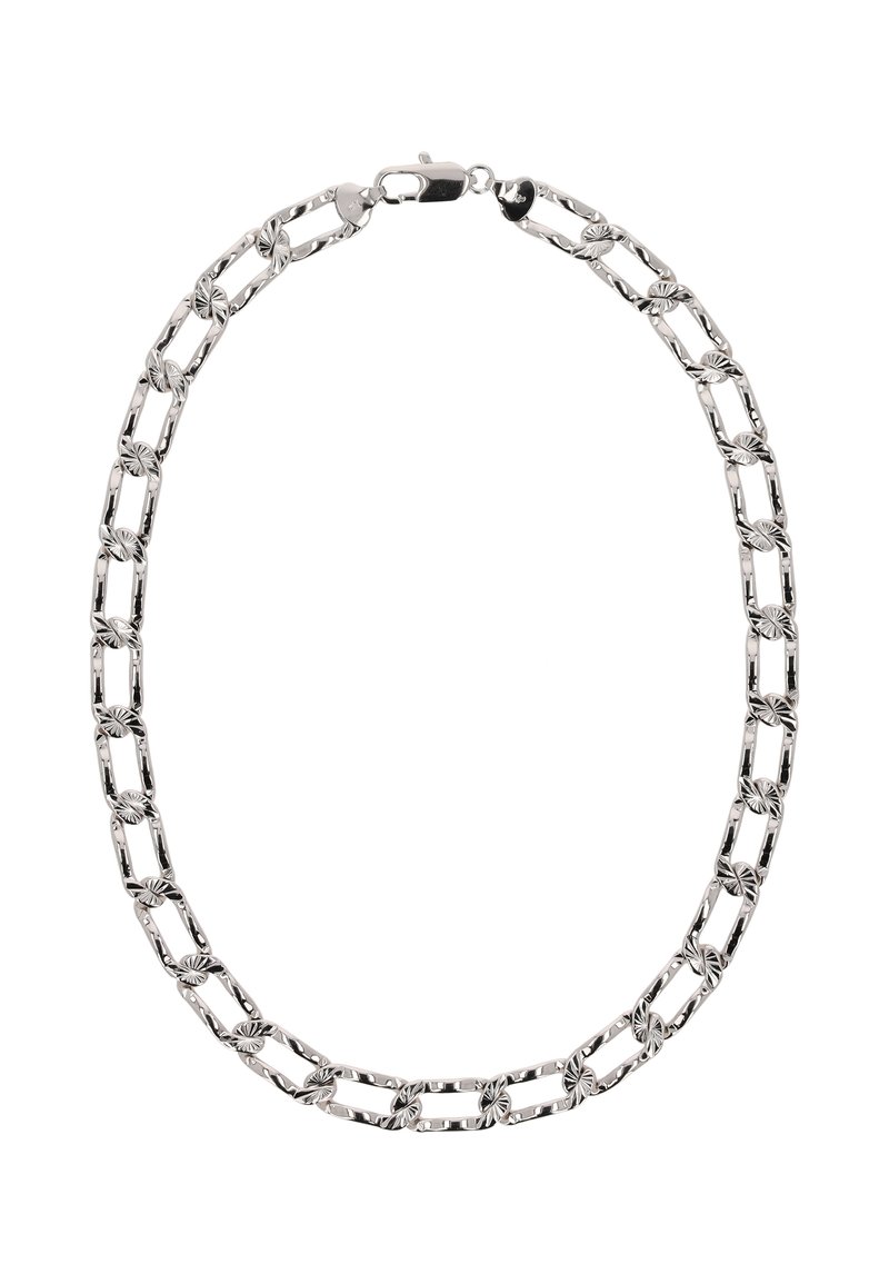 Stříbrný řetízek s náhrdelníkem, který se skládá z střídajících se dlouhých a oválných článků s vyřezávanými vzory slunečního paprsku, uzavřený pomocí karabinky.