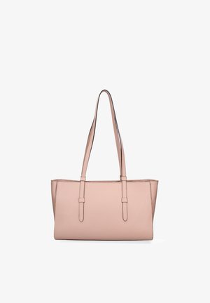 Sac à bandoulière rectangulaire en cuir rose blush avec deux longues lanières et des détails de couture minimalistes sur fond blanc.
