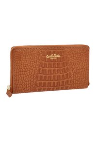 Pruun nahast rahakott, millel on tekstureeritud krokodillimuster, kuldne logo aksessuaar ja tõmblukk ülaosas.