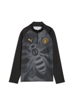 Czarna i szara sportowa bluza z długim rękawem, z zamkiem przy kołnierzu, złotym logo Puma, godłem Manchester City oraz dużą grafiką pszczoły na przodzie.