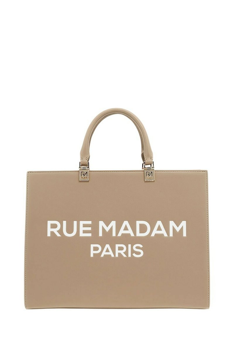Borsa a tracolla sintetica beige di forma rettangolare, con due manici, accessori in argento e una scritta audace bianca che recita "RUE MADAM PARIS."