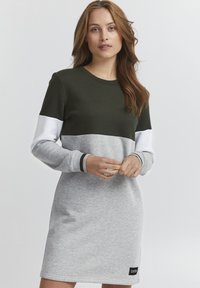 Oxmo - OXOMILA - Sweat Dress - Hverdagskjole - climbing ivy Miniaturebillede 1