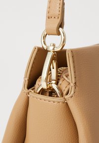 Tommy Hilfiger LEGACY MINI  - Taška s příčným popruhem - khaki