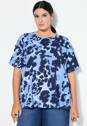 T-shirt à manches courtes bleu et marine avec un motif léopard. Tissu doux, coupe décontractée et encolure ronde.