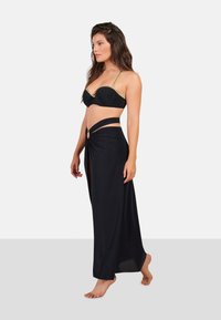 Pain de Sucre PETRA - Ranta-asusteet - black