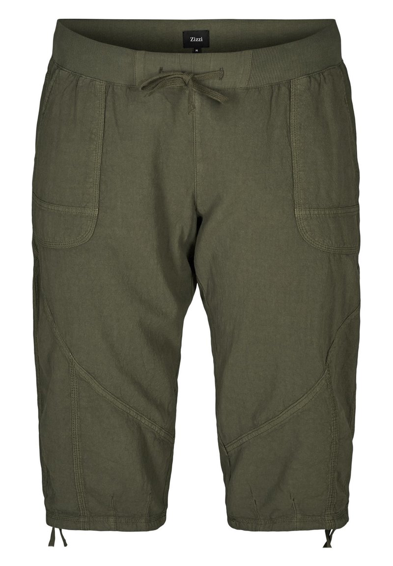 Bermudas de cargo en verde oliva, hechas de un tejido ligero, con cintura ajustable con cordón, bolsillos laterales y detalles de costura en ángulo.