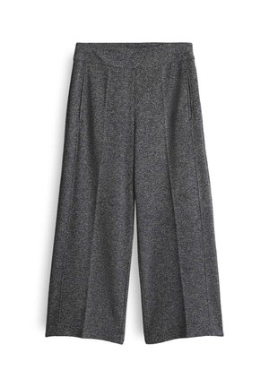 Pantalons larges en tissu gris foncé avec une finition texturée. Présentent deux plis à l'avant et des poches latérales. Design ajusté avec une coupe décontractée.