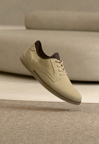 Sélectionné, beige