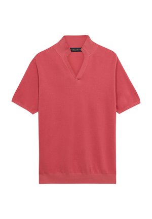 Koraalroze korte mouwen gebreid shirt met een geribde mandarin kraag en een kleine V-hals opening, met een gladde textuur.