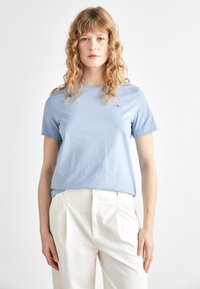 GANT SHIELD - Paprasti marškinėliai - dove blue