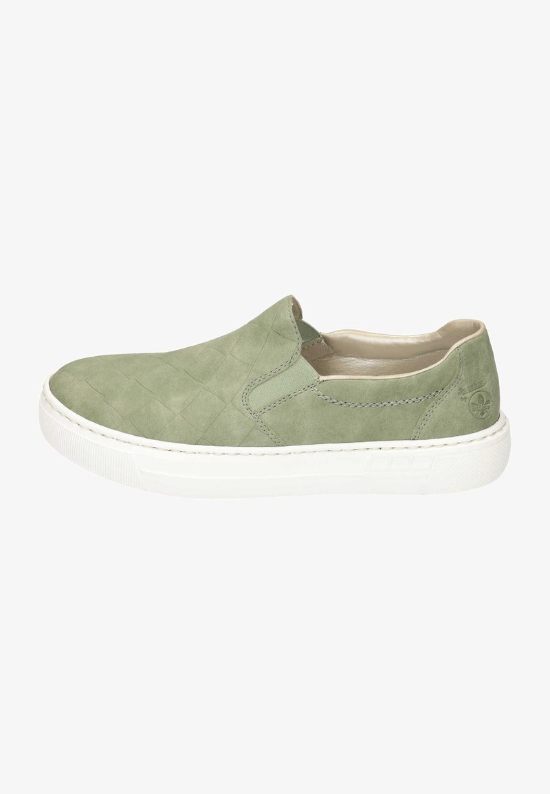 Grüner Wildlederschlupfschuh mit einem strukturierten Gewebemuster, weißer Gummisohle und kontrastierenden Nahtdetails entlang der Kanten.