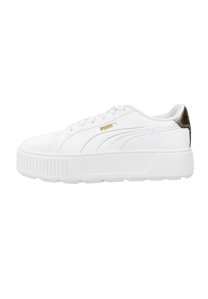 Zapatillas blancas con parte superior de cuero texturizado, diseño de cordones, suela blanca gruesa y un acento dorado en el talón. Presenta el logo de la marca en el lateral.