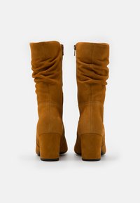 Gabor Stiefel - curry