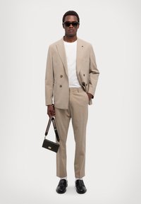 Michael Kors LIGHT TRAVEL PANT - Oblekové nohavice - beige