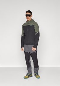 Dynafit ALPINE - Windbreaker - thyme