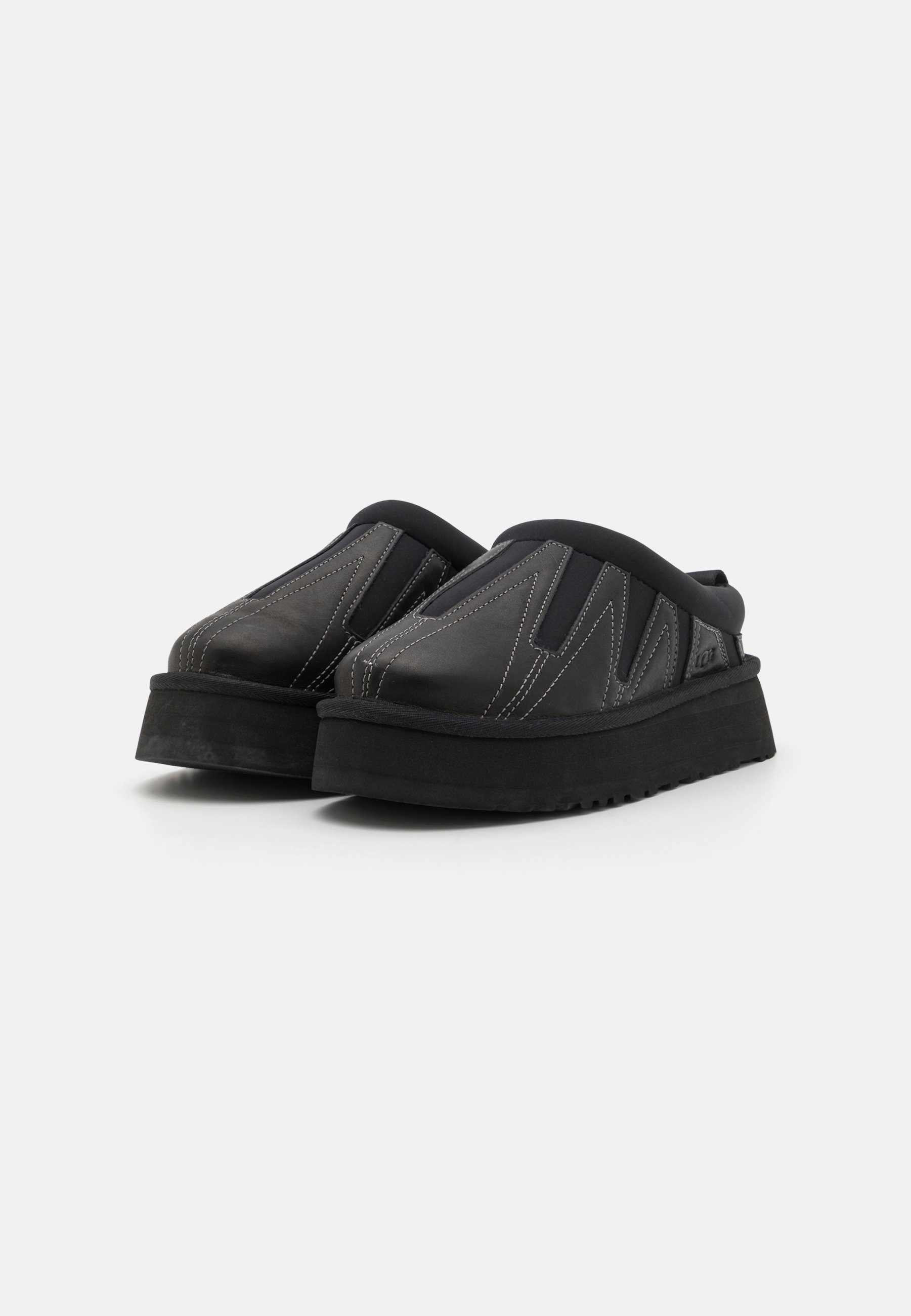 UGG TAZZ SUNWAVE - Papuci - black/negru - Zalando.ro