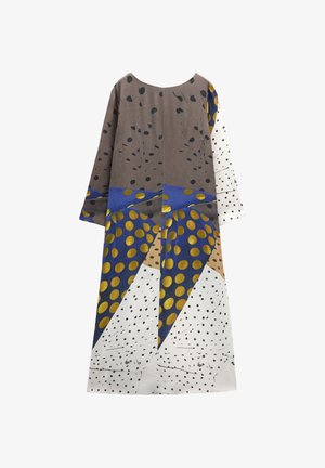 Sukienka z długim rękawem w abstrakcyjny wzór, łącząca brązowe, niebieskie, białe i złote kropki na zwiewnym materiale.