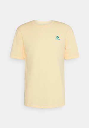 EMBROIDERED STAR LEFT CHEST TEE - T-shirt basic - banana cake