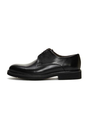Soulier noir en cuir avec surface lisse, bout rond et design à lacets. Semelle en caoutchouc robuste, couture contrastante le long des bords.