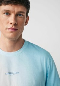 Next REGULAR FIT - Marškinėliai su spaudiniu - blue diagonal