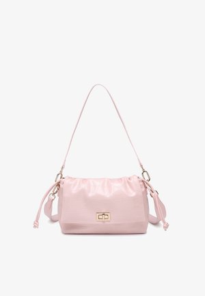 Sac à main en cuir synthétique effet croco rose doux avec haut froncé, fermoir rectangulaire doré, bandoulière ajustable et détails noués sur les côtés.