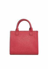 Rode leren handtas met een textuur aan het oppervlak, korte handgrepen, rechthoekige vorm en een geperst logo aan de voorkant. Compact en gestructureerd ontwerp.