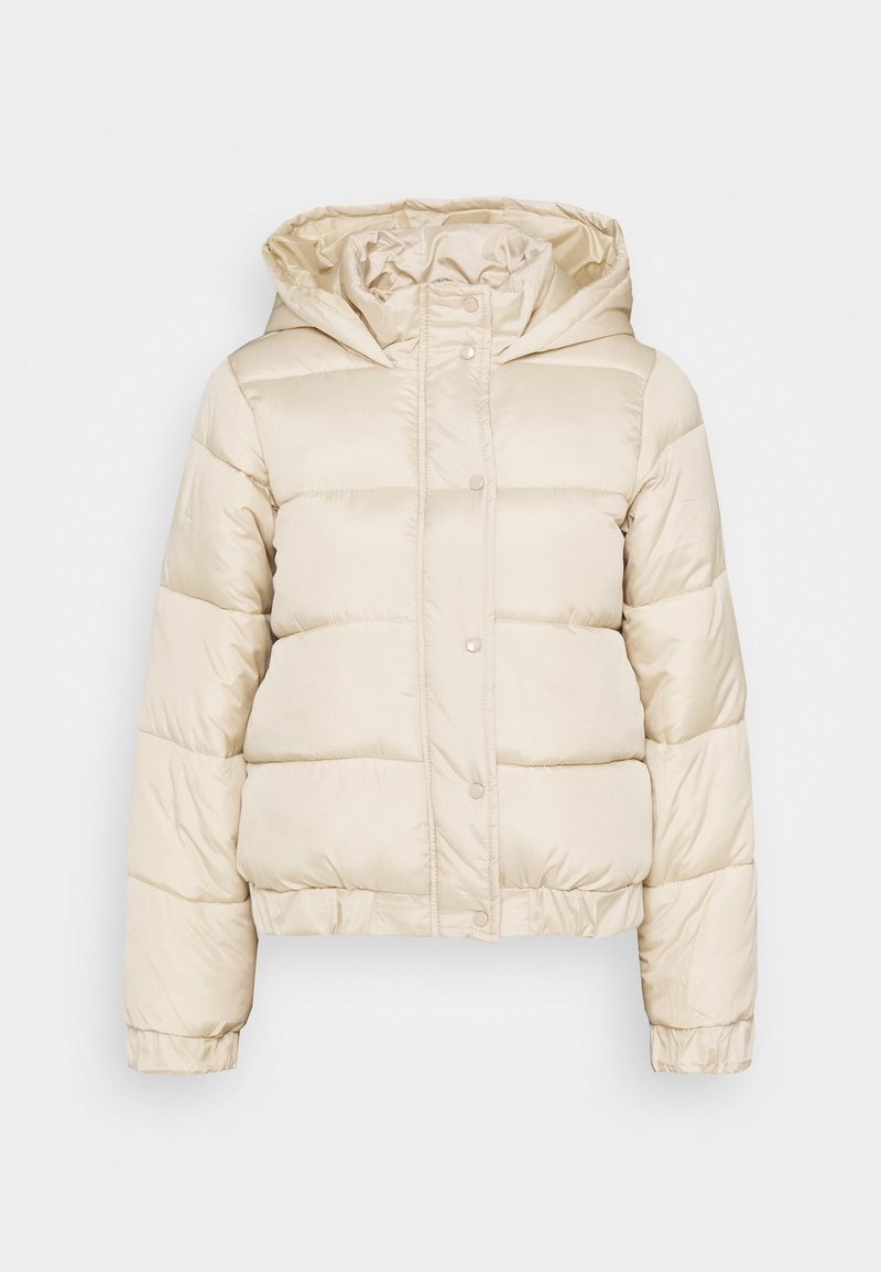 Veste matelassée de couleur crème avec couture horizontale en forme de losanges, fermeture par boutons-pression à l'avant, manches longues et capuche attachée.