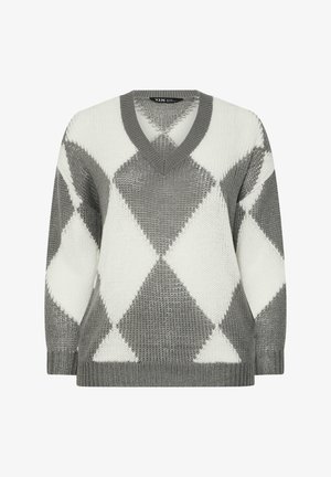 Sweter z dzianiny z dekoltem w serek, z dużym wzorem w szary i biały romb, z prążkowanymi mankietami i dołem oraz długimi rękawami.