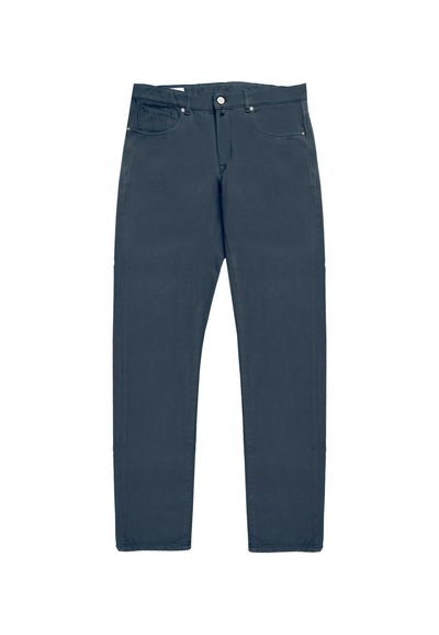 Donkerblauwe katoenen broeken met een klassiek vijf-pocket ontwerp, sluiting met een knoop aan de voorkant en rechte pijpen. Soepele textuur met minimale details.