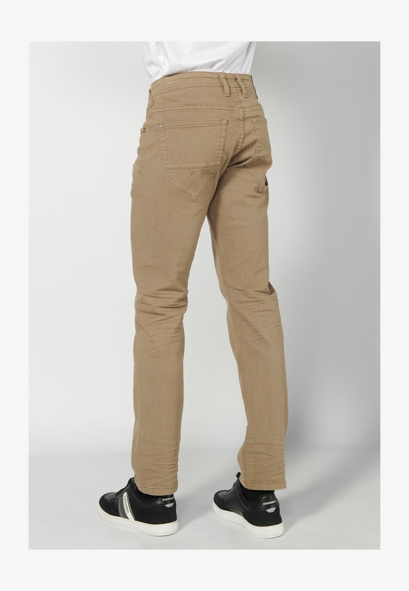 Koroshi Pantaloni Jeans Capri Elastico Push Up Tiro Medio e Cinque Koroshi Pantaloni Jeans Capri Elastico Push Up Tiro Medio e Cinque