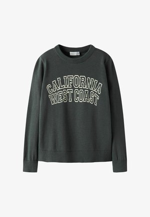 Ciemnozielona bluza z zaokrąglonym dekoltem, z nadrukiem "CALIFORNIA WEST COAST" w kremowym kolorze, wyposażona w ściągacze przy mankietach i na dole. Gładka tekstura.