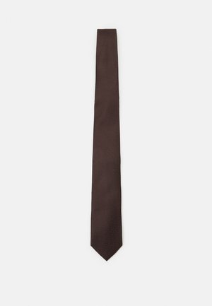 Cravate marron avec un motif texturé, au design épuré et à la pointe effilée. Fabriquée en tissu, elle présente une finition lisse et un léger éclat.