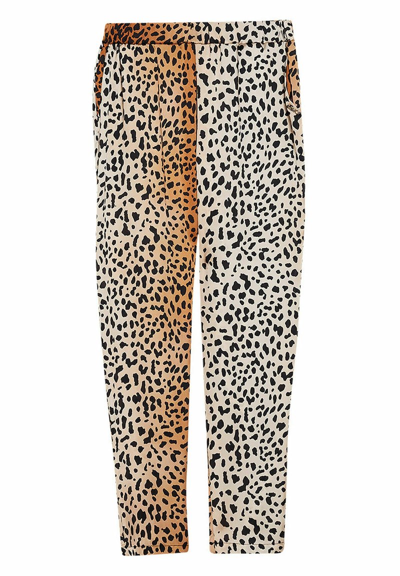 Pantalones de estampado animal con un diseño dividido en tonos de naranja y beige. La tela tiene una textura suave con manchas negras en todo su diseño.