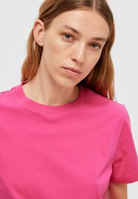Selected Femme SLFMYESSENTIAL O NECK - T-shirts basic - fuchsia purple