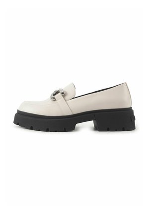 FERA  - Įmautiniai batai - off white