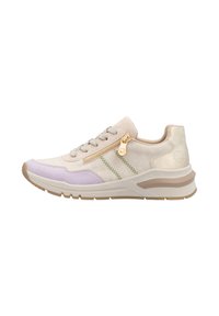 Beige Sportschuh mit lila Akzenten, strukturiertem Wildleder und glattem Material. Verfügt über einen seitlichen goldenen Reißverschluss und grüne Nähte.