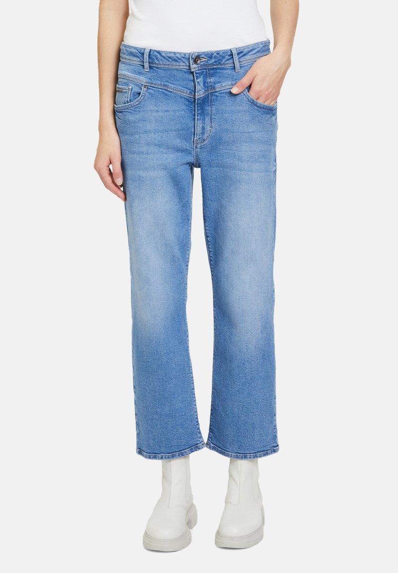 Straight Leg Jeans Style 455904 Betty Denim