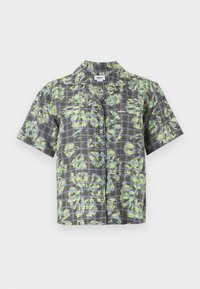 Košeľa s krátkym rukávom so zapínaním na gombíky, sivým károvaným a žlto-modrým batikovaným vzorom, golierom a malým logom „obey“ na náprsnej vrecku.