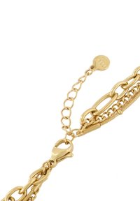 Bracciale in catena d'oro con maglie di diverse dimensioni, dotato di chiusura e catena di estensione per lunghezza regolabile; texture liscia e finitura lucida.