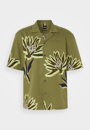 Lühikeste varrukatega nööpidega särk oliivirohelises värvitoonis, millel on suur must ja helesinine lillemuster. Särgil on krae ja esine nööpide sulgemine.